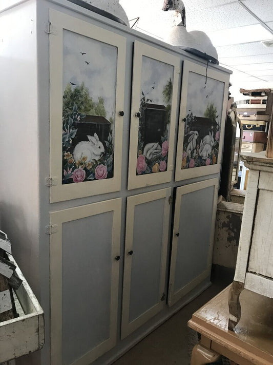 VINTAGE WHITE CABINET