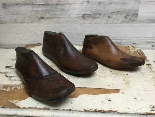 VINTAGE WOODEN SHOE MOLD
