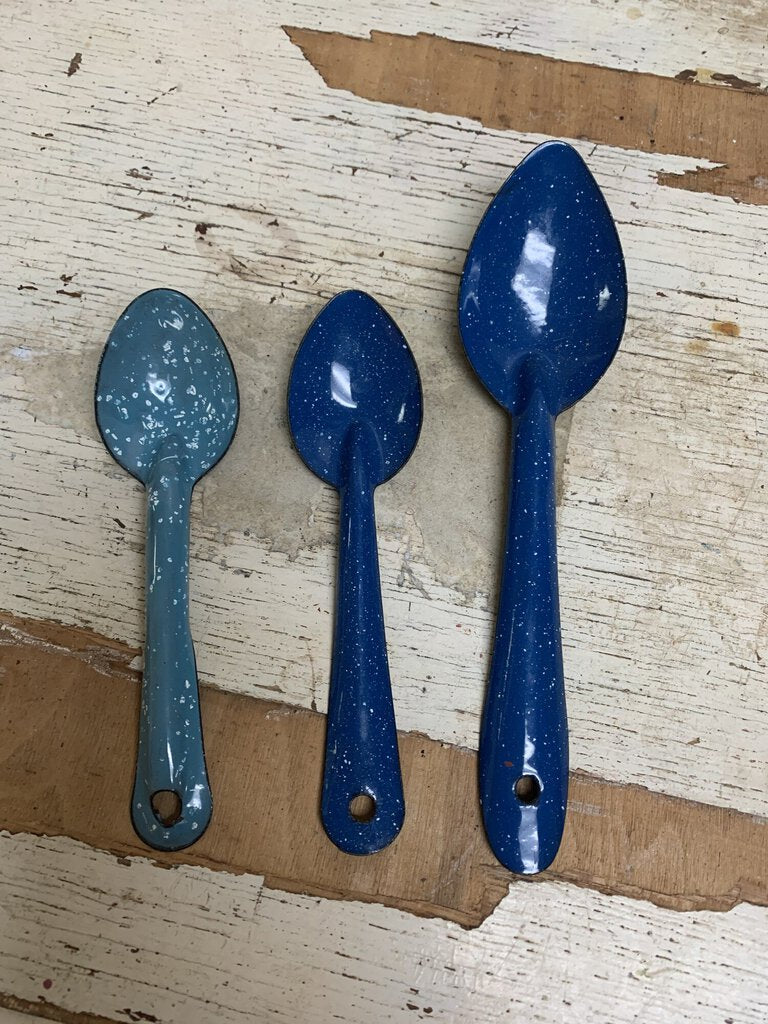 VINTAGE BLUE SPECKLED ENAMEL SPOON SET