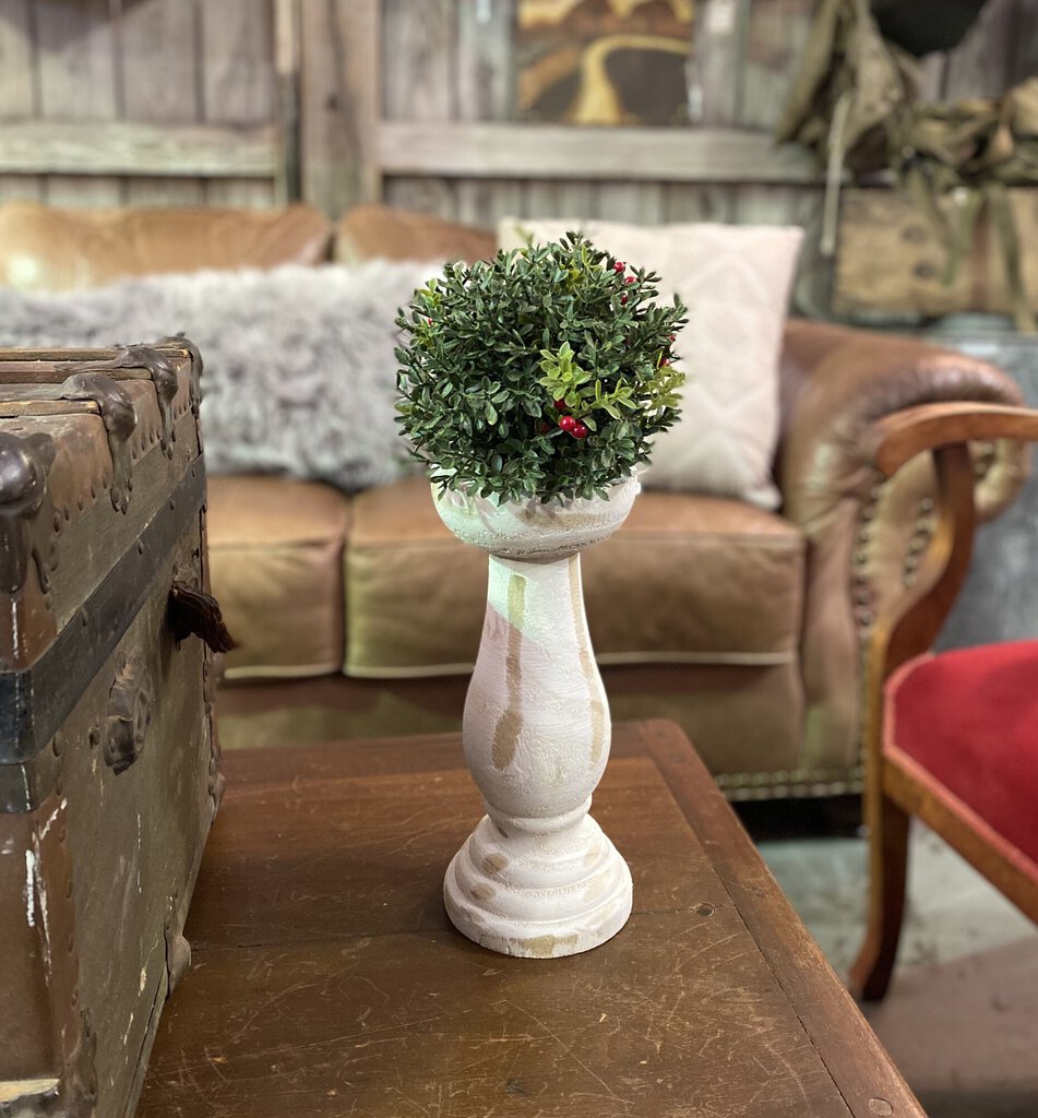 BOXWOOD AND BERRIES HALF SPHERE