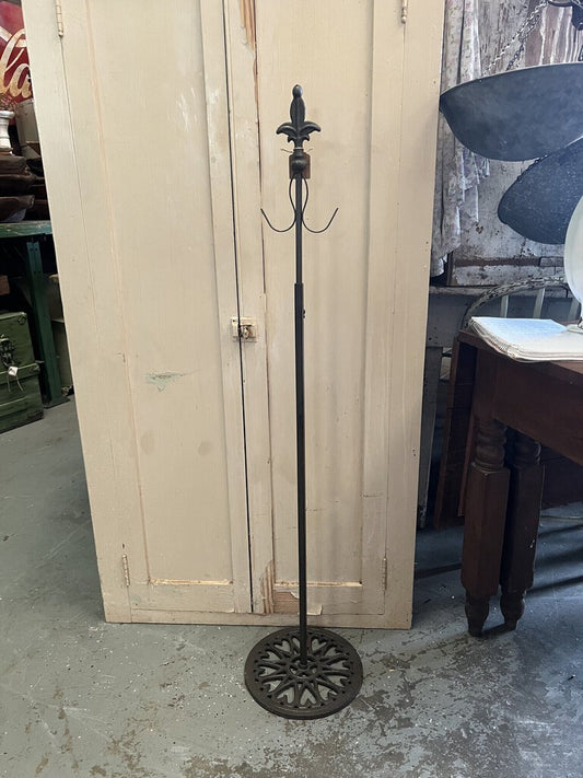 IRON WREATH STAND DOUBLE SIDED
