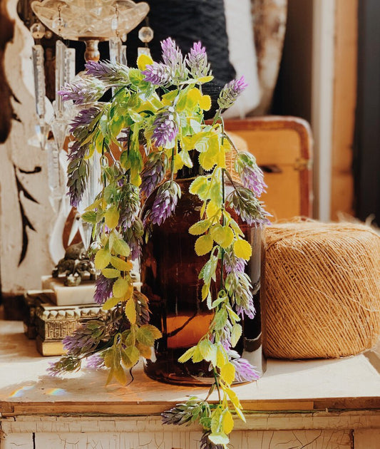 DRAPING LAVENDER HOPS