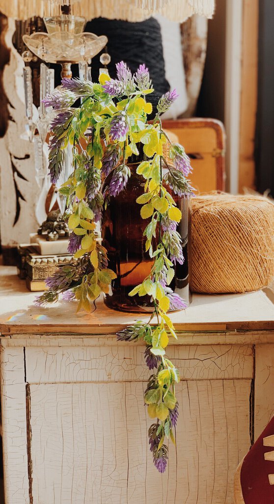 DRAPING LAVENDER HOPS