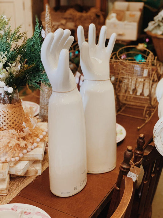 VINTAGE OVERSIZED GLOVE MOLD