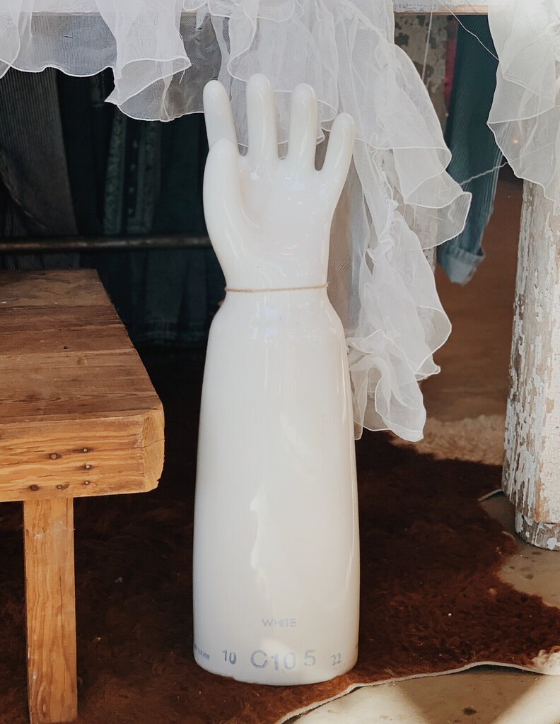 VINTAGE OVERSIZED GLOVE MOLD
