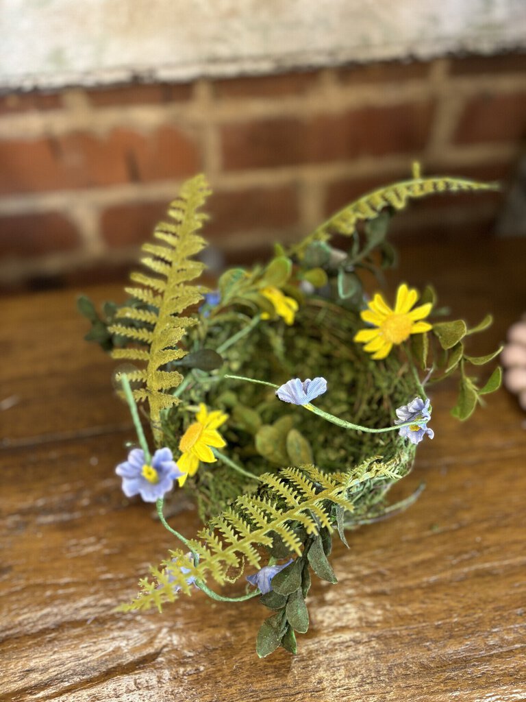 MOSS AND FLOWER NEST