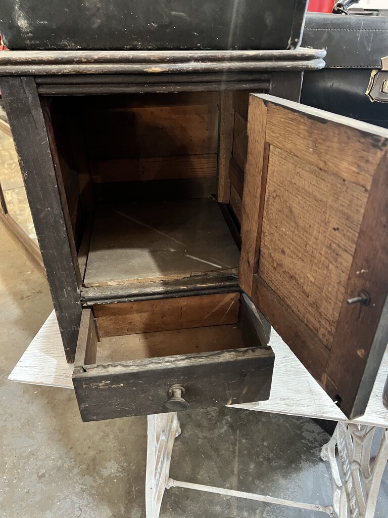 PRIMITIVE CABINET