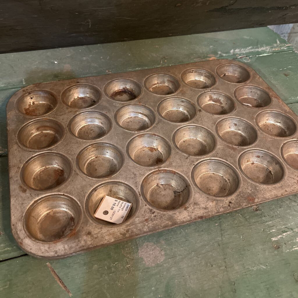 MUFFIN TIN