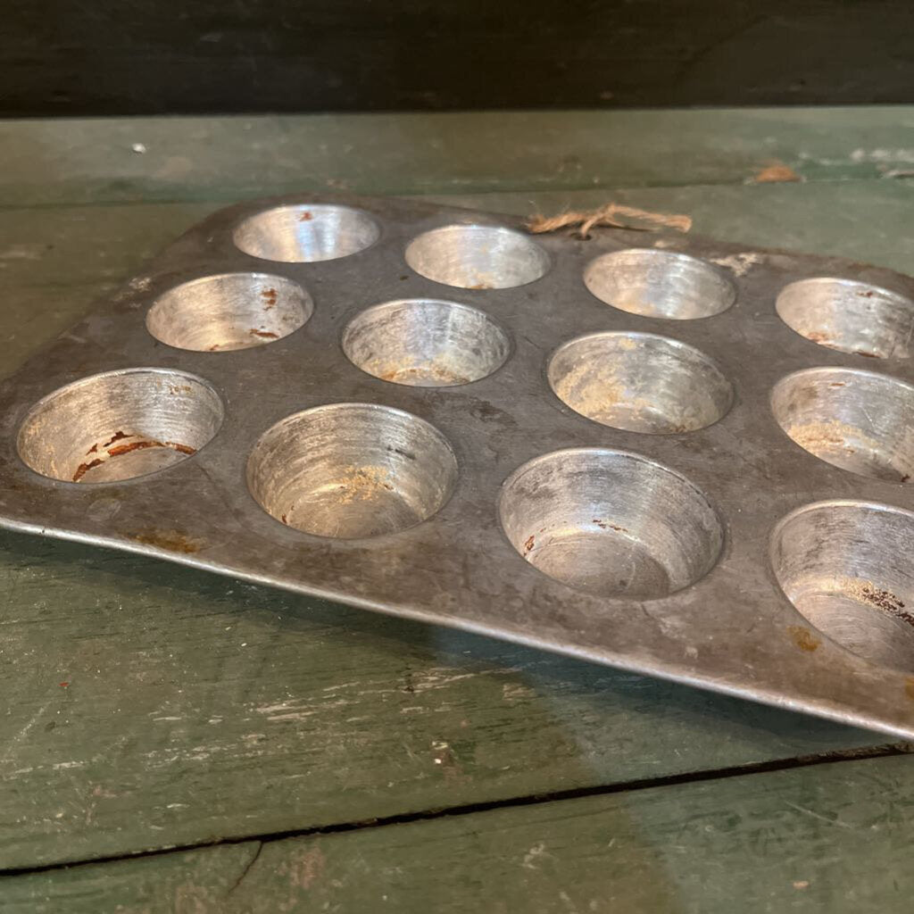MUFFIN TIN