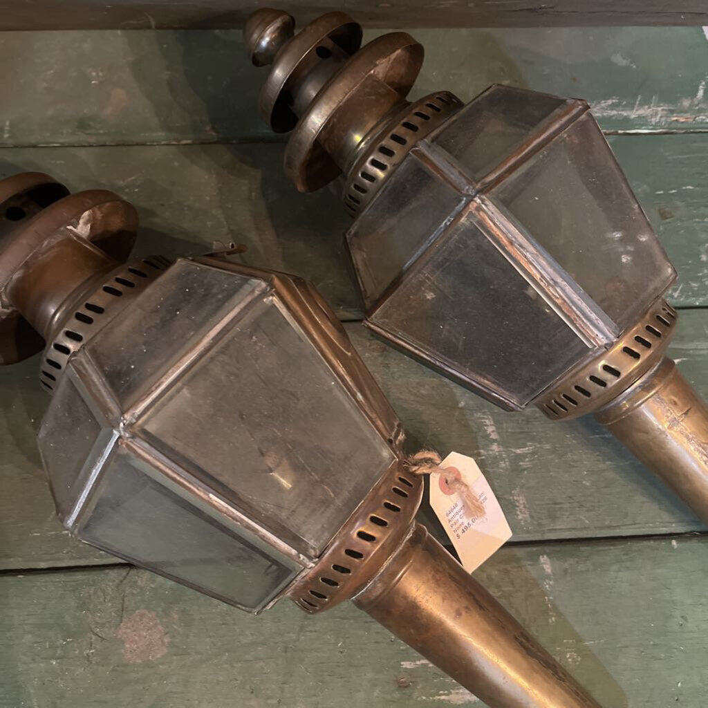 PAIR OF COLONIAL AMERICAN BRASS OIL CARRIAGE LANTERNS