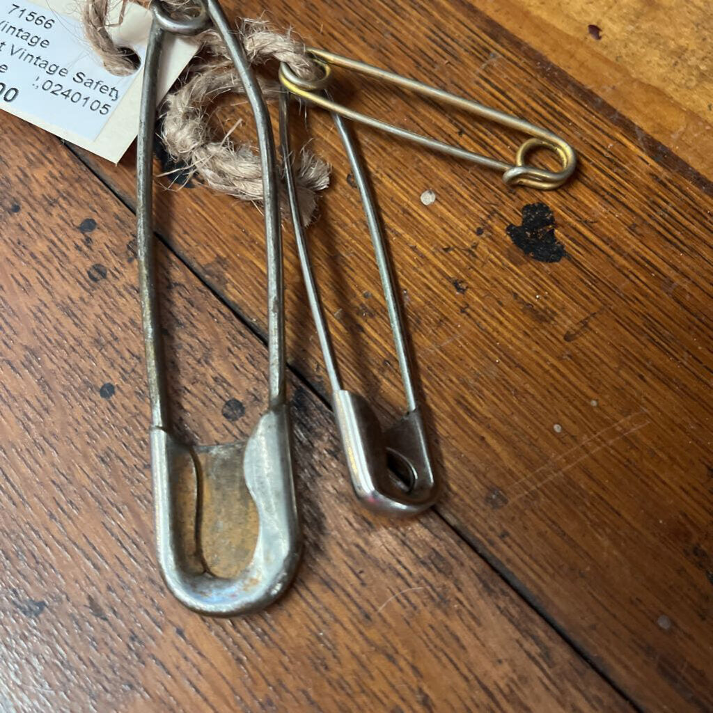 LOT VINTAGE SAFETY PINS