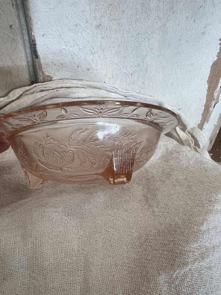 PINK DEPRESSION GLASS SEET OF 4 ROSE AND THORN FOOTED DESERT BOWLS
