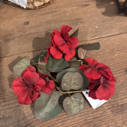 GERANIUM AND EUCALYPTUS CANDLE RING