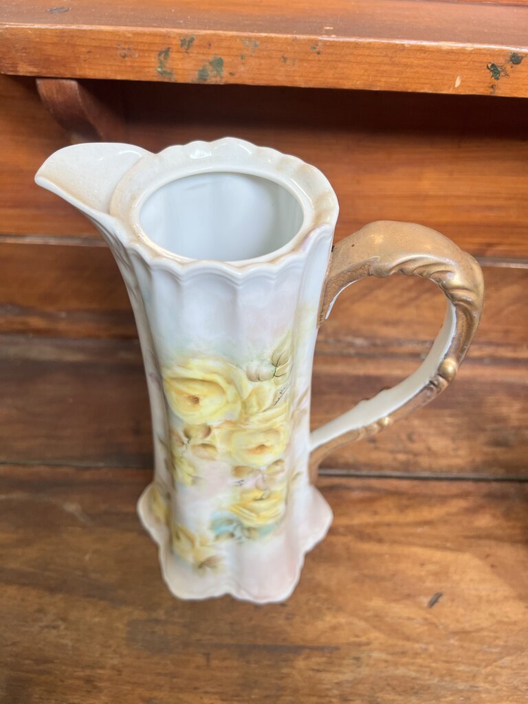 HAND PAINTED PORCELIN PITCHER W/LID