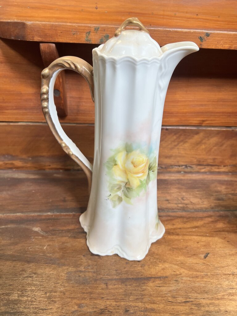 HAND PAINTED PORCELIN PITCHER W/LID
