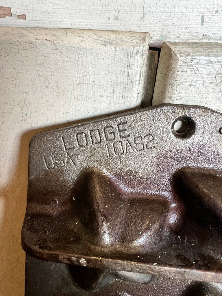LODGE CAST IRON STAR CORNBREAD PAN
