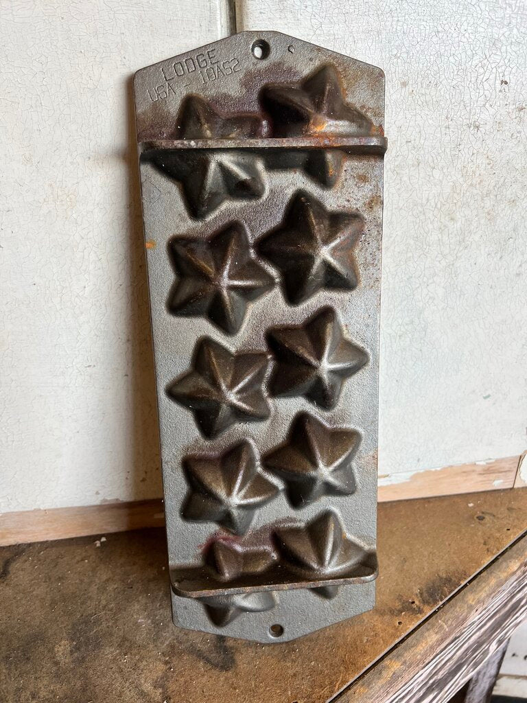 LODGE CAST IRON STAR CORNBREAD PAN
