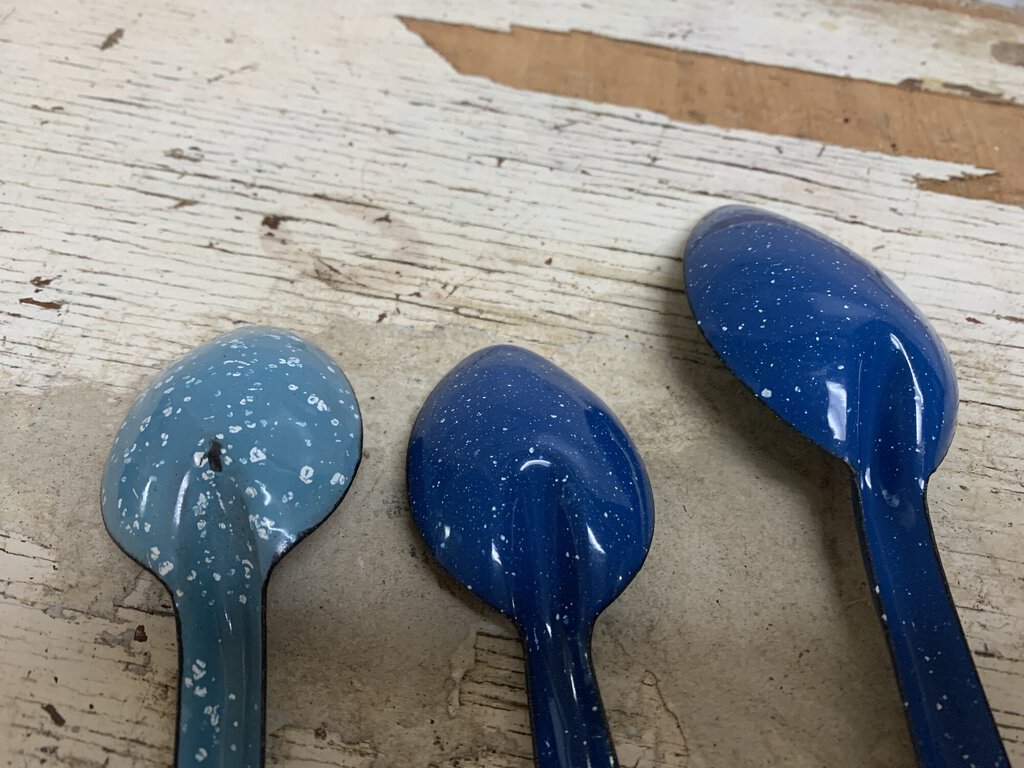 VINTAGE BLUE SPECKLED ENAMEL SPOON SET