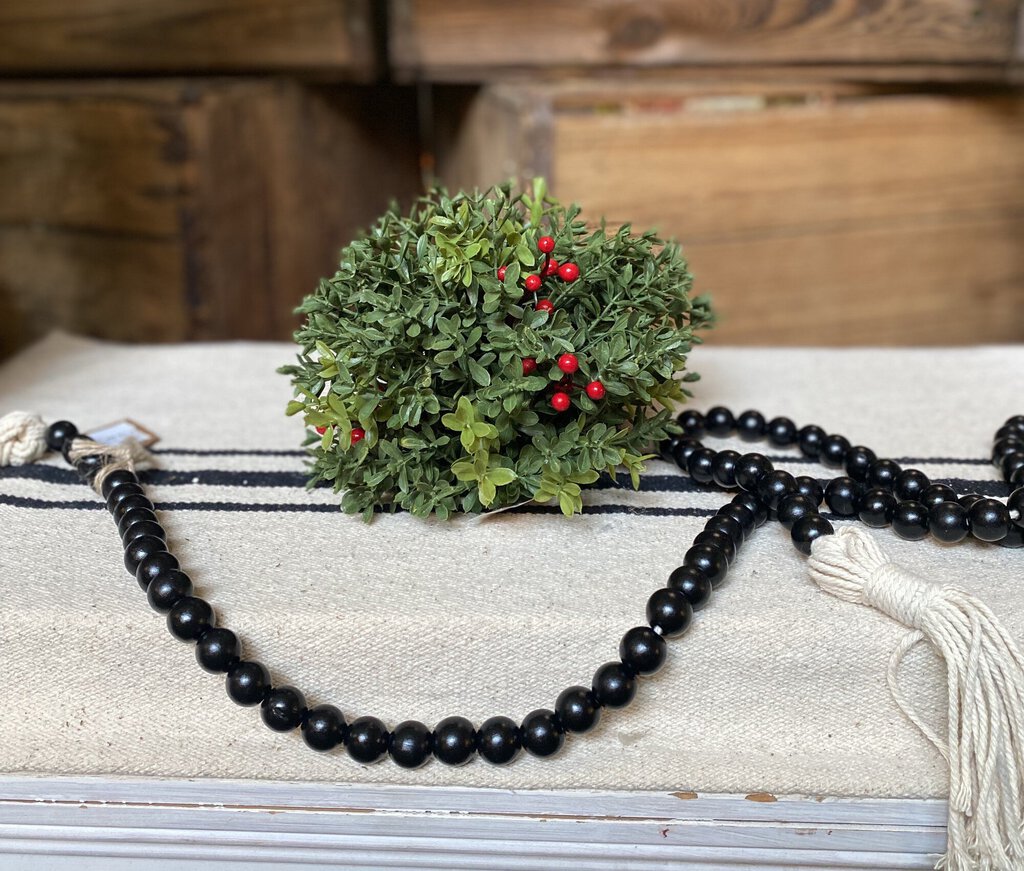 BOXWOOD AND BERRIES HALF SPHERE