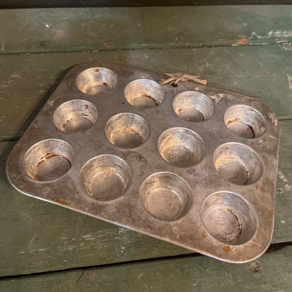 MUFFIN TIN