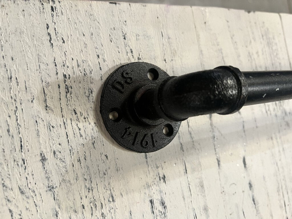 MOUNTABLE CAST IRON TOWEL BAR